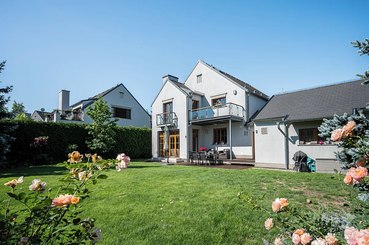 Prodej rodinného domu 248 m², pozemek 843 m²
